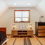 Chalet Retreat In Tobyhanna