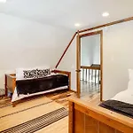 Chalet Retreat In Tobyhanna